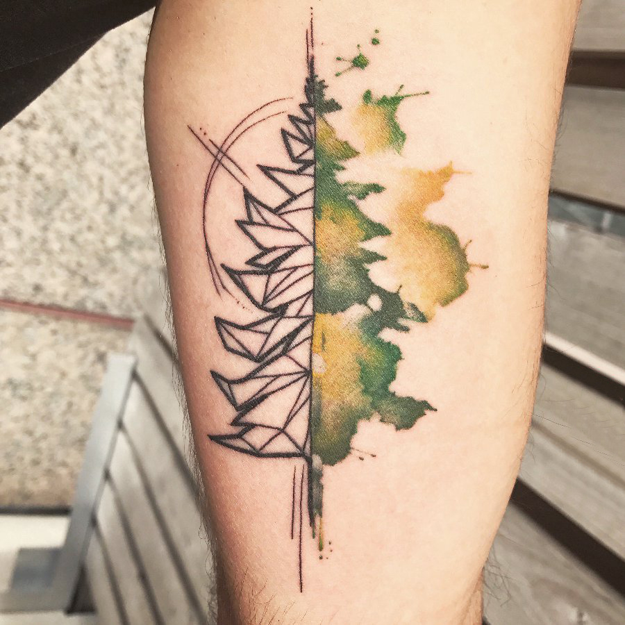 点击大图看下一张：男生手臂上彩绘泼墨几何线条植物大树纹身图片