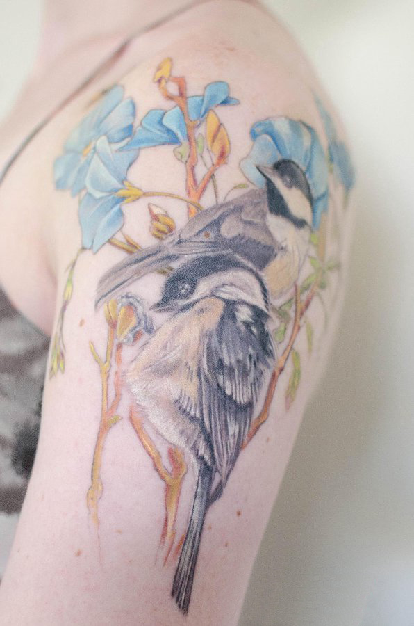 点击大图看下一张：女生手臂上彩绘水彩素描文艺小清新小鸟纹身图片