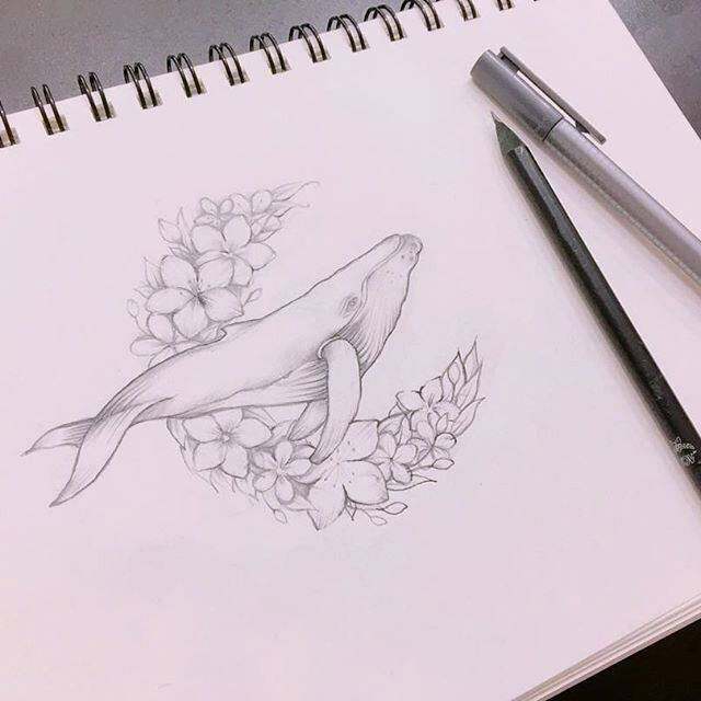 点击大图看下一张：黑灰素描文艺花圈可爱海豚动物纹身手稿