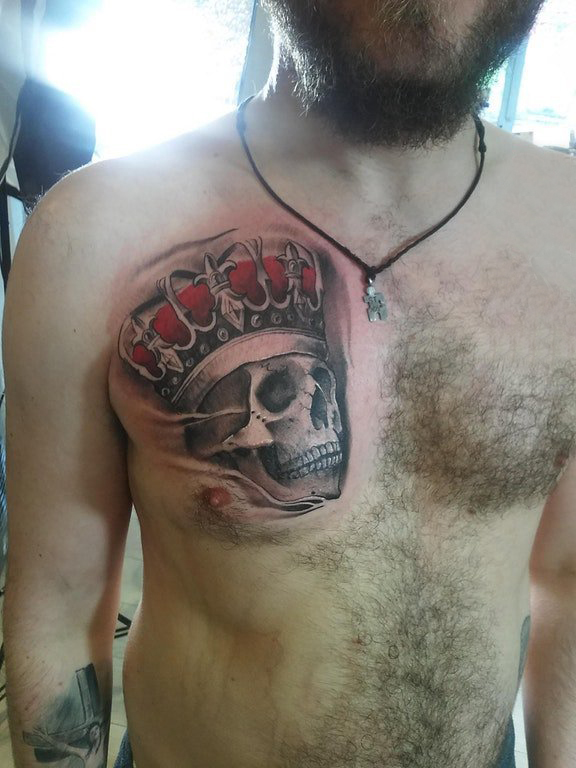 点击大图看下一张：男生胸口上彩绘水彩素描创意骷髅纹身图片