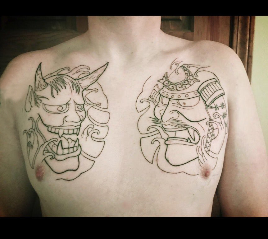 点击大图看下一张：男生胸口上黑色线条创意日本元素般若纹身图片