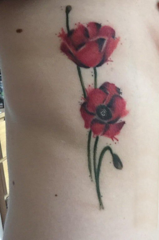 点击大图看下一张：男生侧腰上彩绘渐变简单线条植物花朵玫瑰花纹身图片
