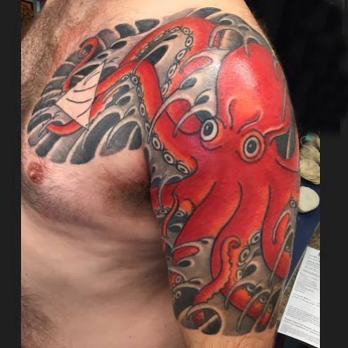 点击大图看下一张：男生手臂上彩绘水彩素描擦创意章鱼纹身图片