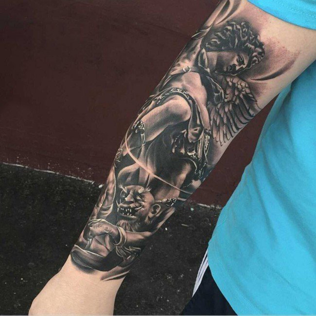 点击大图看下一张：男生手臂上黑灰素描点刺技巧创意复古人像花臂纹身图片