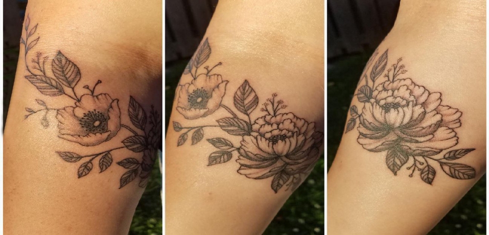 点击大图看下一张：女生手臂上黑灰点刺抽象线条植物文艺花朵纹身图片