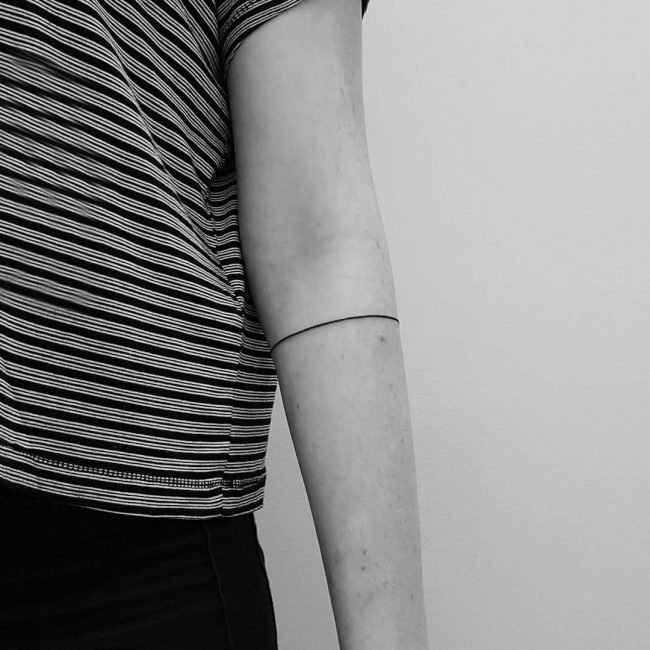 点击大图看下一张：多款手臂上的创意独特精致有趣臂环纹身图案