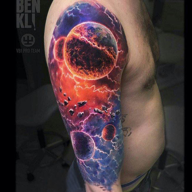点击大图看下一张：男生手臂上彩绘水彩素描创意星空元素花臂纹身图片