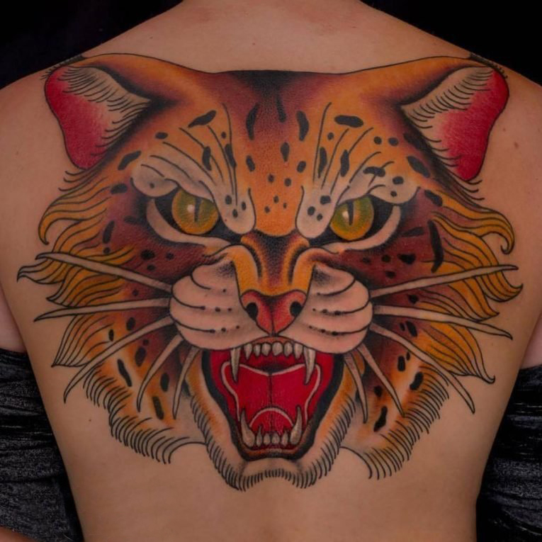 点击大图看下一张：男生背部彩绘水彩素描创意霸气老虎头纹身图片