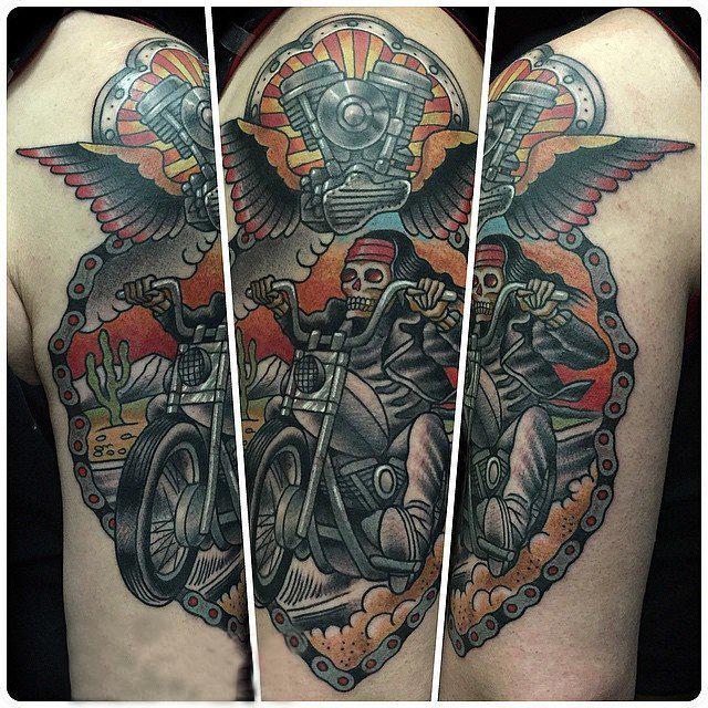点击大图看下一张：男生手臂上彩绘水彩素描创意霸气摩托车纹身图片