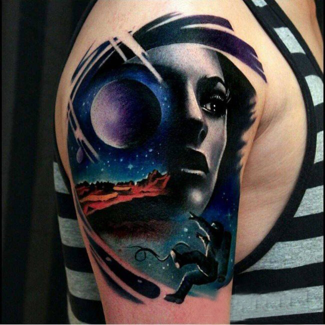 点击大图看下一张：男生手臂上彩绘水彩素描创意星空女生人物纹身图片