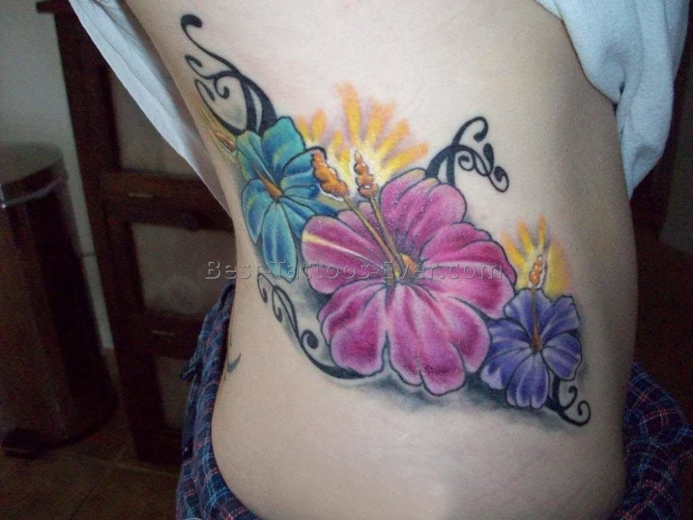 点击大图看下一张：女生侧腰上彩绘水彩素描创意文艺唯美花朵纹身图片