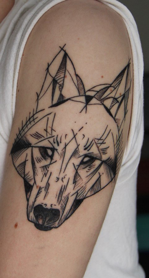 点击大图看下一张：男生手臂上黑色素描简单线条小动物狼纹身图