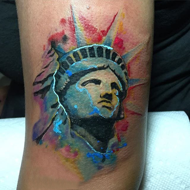 点击大图看下一张：多款美国的经典标志自由女神像纹身图案