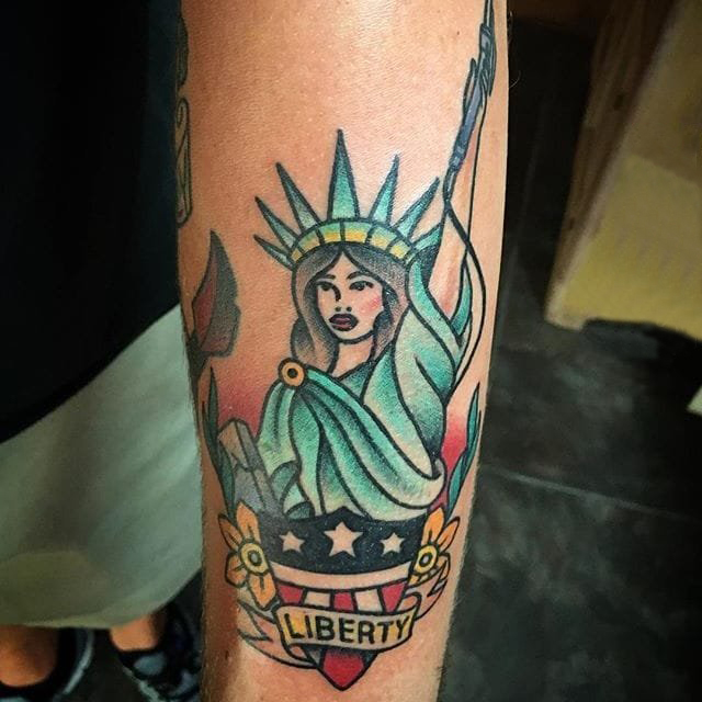 点击大图看下一张：多款美国的经典标志自由女神像纹身图案