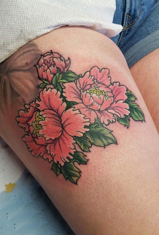 点击大图看下一张：女生大腿上彩绘渐变抽象线条植物文艺花朵纹身图片