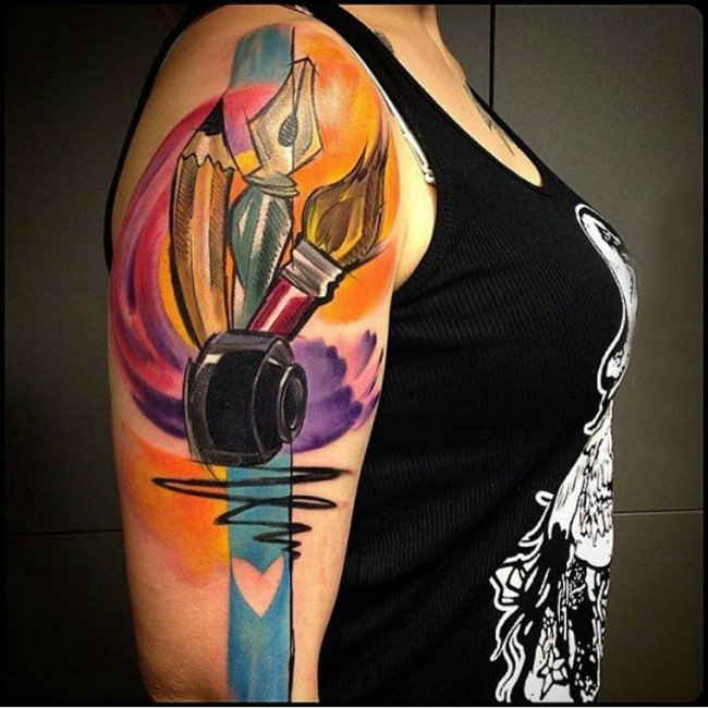 点击大图看下一张：男生手臂上彩绘水彩素描创意文艺画笔纹身图片