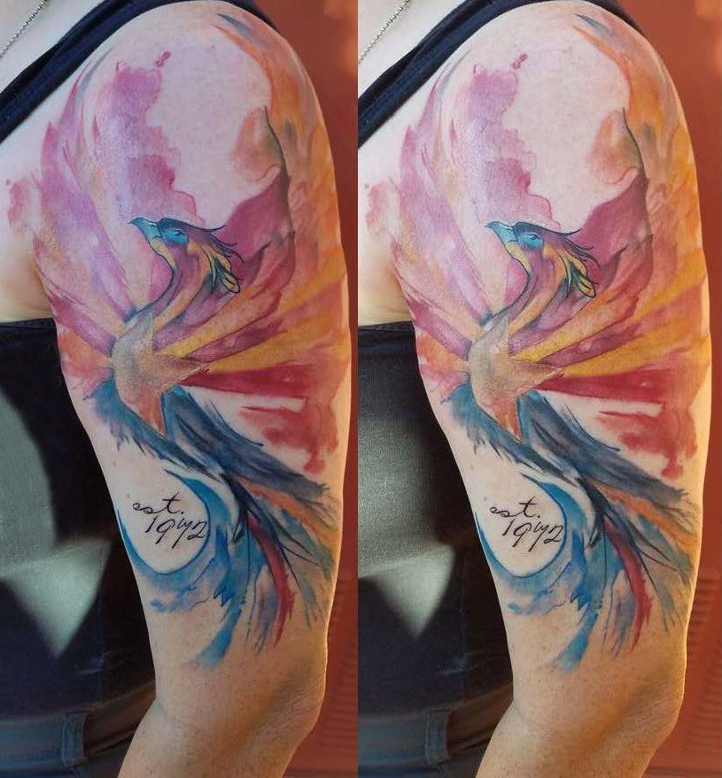 点击大图看下一张：男生手臂上彩绘水彩素描泼墨创意凤凰纹身图片