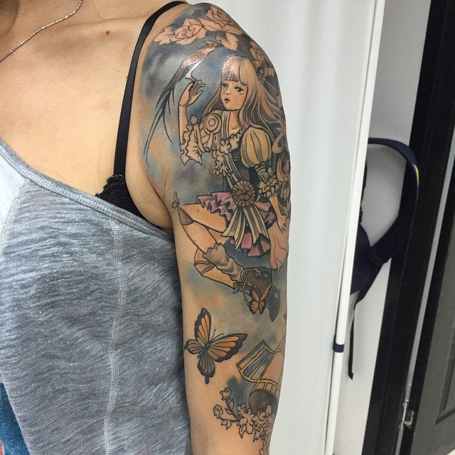 点击大图看下一张：女生手臂上彩绘水彩素描创意文艺女生人物纹身图片