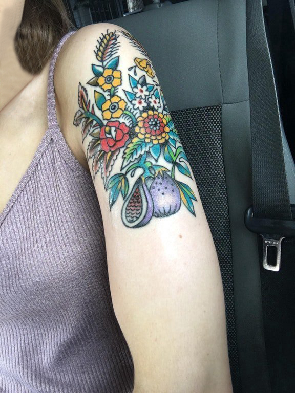 点击大图看下一张：女生手臂上彩绘简单线条创意植物花朵纹身图片