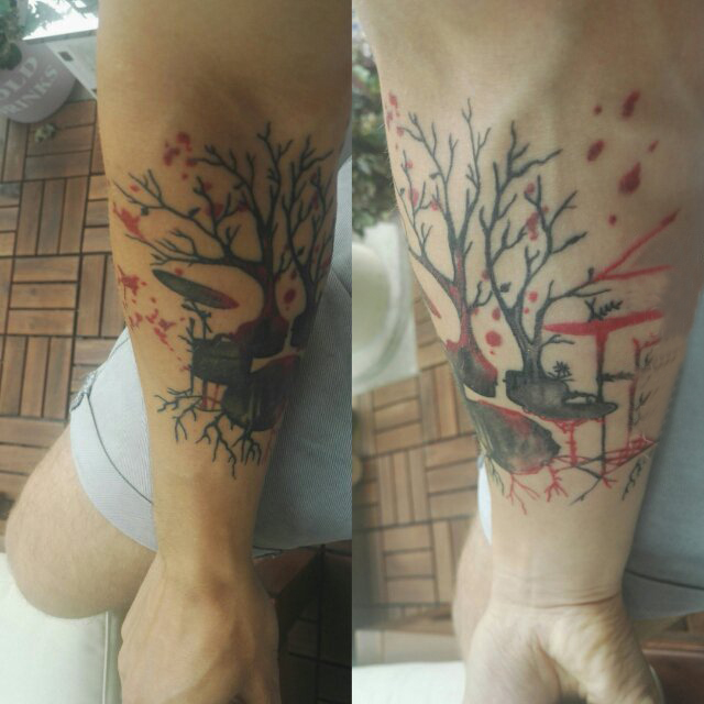 点击大图看下一张：男生手臂上彩绘泼墨简单线条植物枯树枝纹身图片