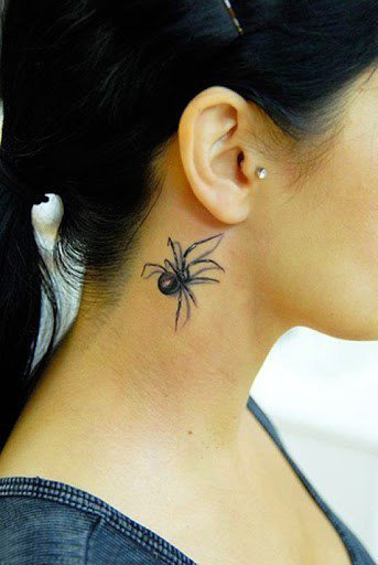 点击大图看下一张：女生耳后黑灰素描点刺技巧创意蜘蛛3d纹身图片