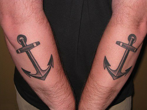 点击大图看下一张：男生手臂上黑灰素描点刺技巧创意海军风船锚纹身图片