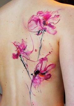 点击大图看下一张：女生背部彩绘水彩素描创意文艺花朵纹身图片