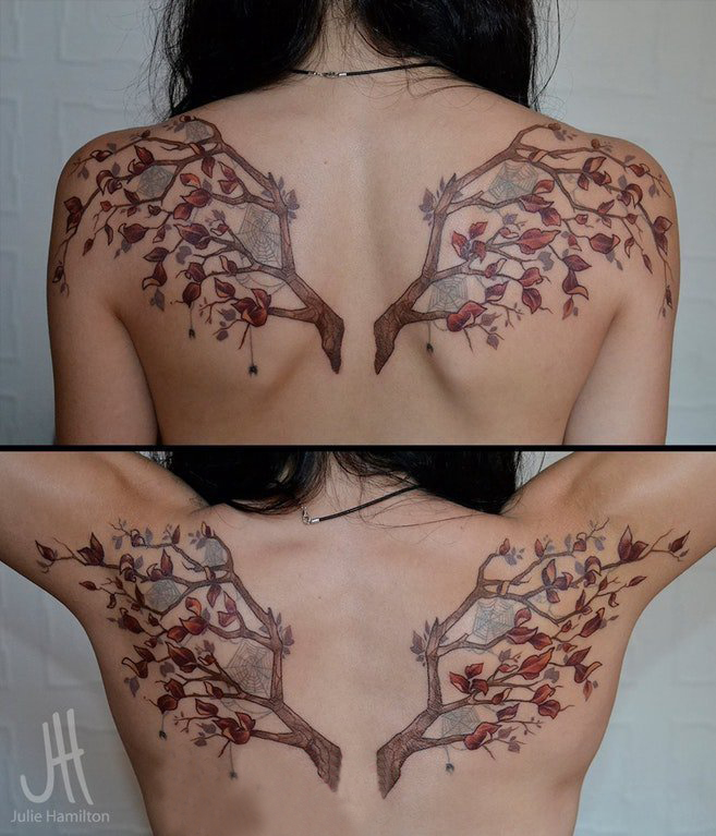 点击大图看下一张：女生后背上彩绘渐变简单线条植物树枝和花朵纹身图片