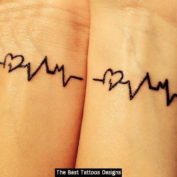 点击大图看下一张：情侣手臂上黑色线条创意文艺心电图纹身图片