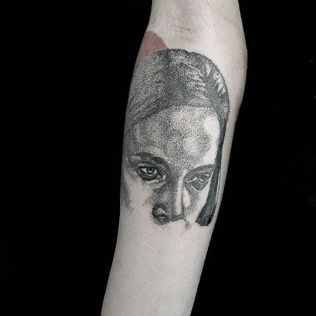点击大图看下一张：多款黑色线条素描创意精美别致的抽象肖像纹身图案