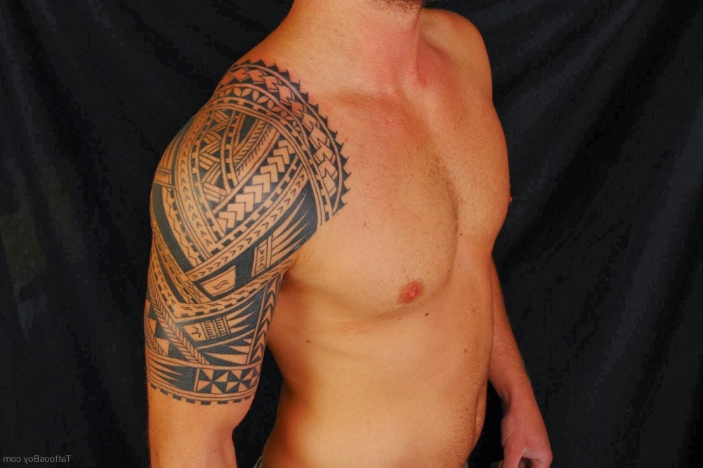 点击大图看下一张：男生手臂上黑色线条创意几何元素花臂纹身图片