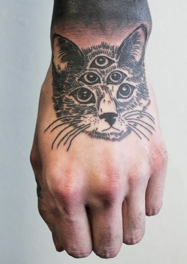 点击大图看下一张：男生手背上黑灰素描点刺技巧创意可爱猫咪纹身图片