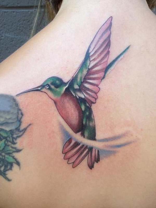 点击大图看下一张：女生背部彩绘水彩素描创意飞舞的小鸟纹身图片