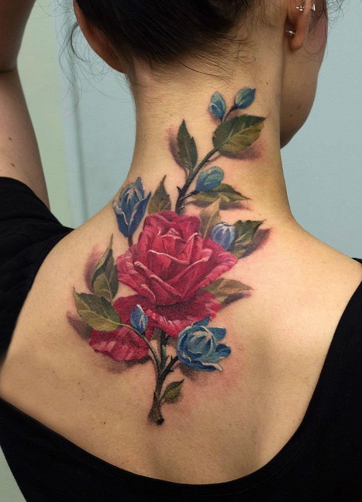 点击大图看下一张：女生脖子上彩绘水彩素描创意唯美花朵纹身图片