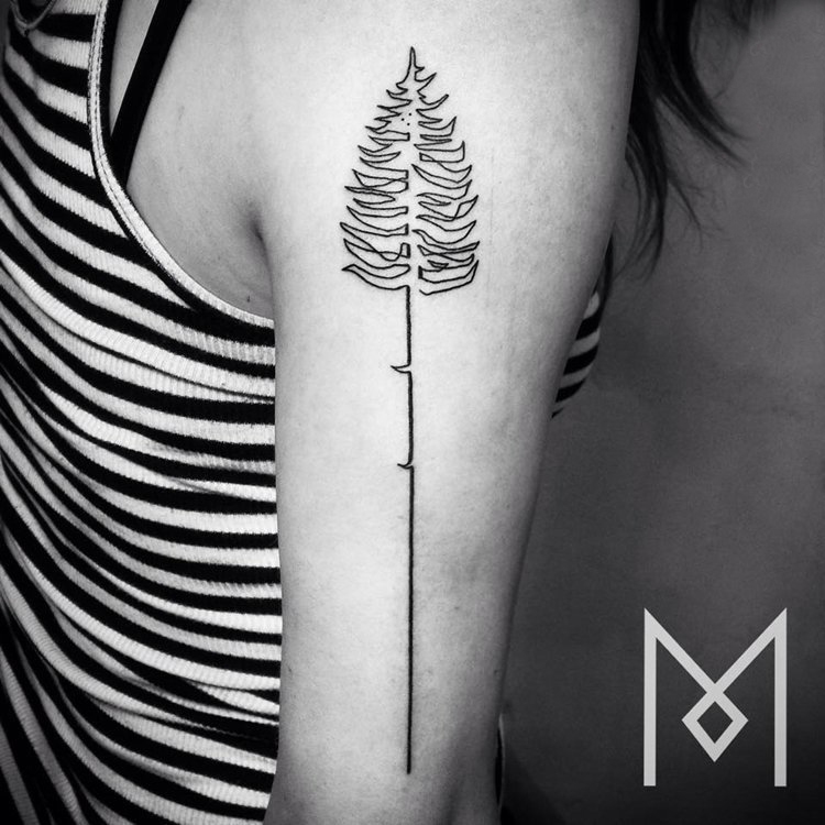 点击大图看下一张：女生手臂上黑色线条创意文艺树精美纹身图片