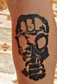 男生小腿上黑灰点刺抽象线条创意纹身图片