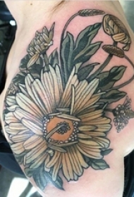 女生手臂上彩绘水彩素描创意唯美花朵纹身图片