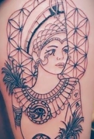 女生大腿上黑色线条创意精致女生人物纹身图片