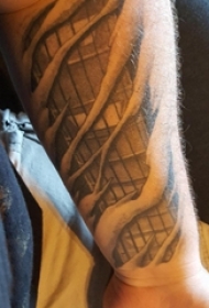 男生手臂上黑灰素描创意裂痕霸气纹身图片