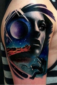 男生手臂上彩绘水彩素描创意星空女生人物纹身图片