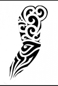 创意的手臂上黑色抽象线条部落图腾纹身手稿