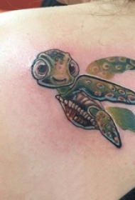 女生背部海底总动员彩绘水彩素描可爱海龟纹身图片