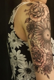 女生手臂上黑灰点刺简单线条植物文艺花朵纹身图片