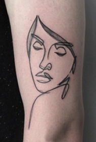 男生手臂上黑色线条抽象女生人物纹身图片
