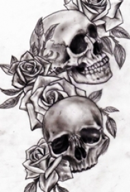 黑灰素描描绘的创意骷髅唯美花朵纹身手稿