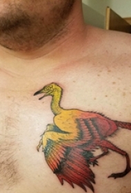 男生胸部彩绘渐变简单线条小动物鸟纹身图片