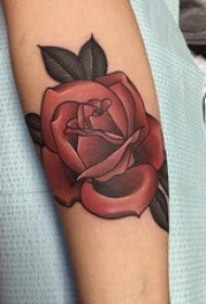 女生手臂上彩绘水彩素描文艺唯美玫瑰纹身图片