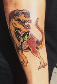 男生手臂上彩绘水彩创意恐怖恐龙纹身图片