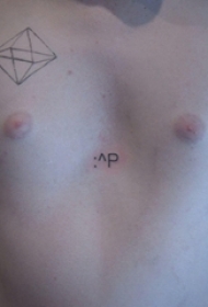 立体几何纹身男生胸部黑色的立体几何纹身图片