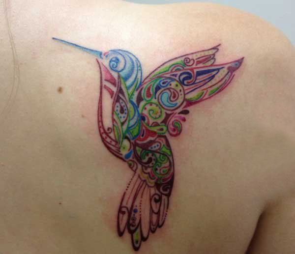 点击大图看下一张：彩绘蜂鸟创意艺术纹身图案
